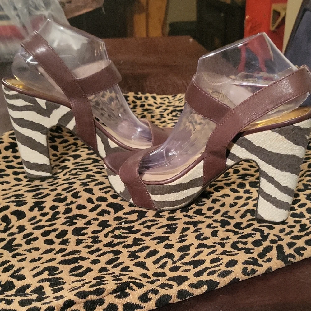 Michael KORS Elegant Women's Platform Sandals in Brown And Animal Print - Picture 4 of 5